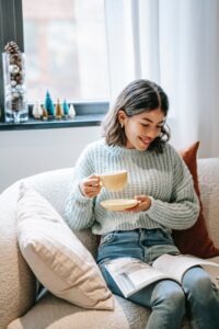 girl with coffee reading