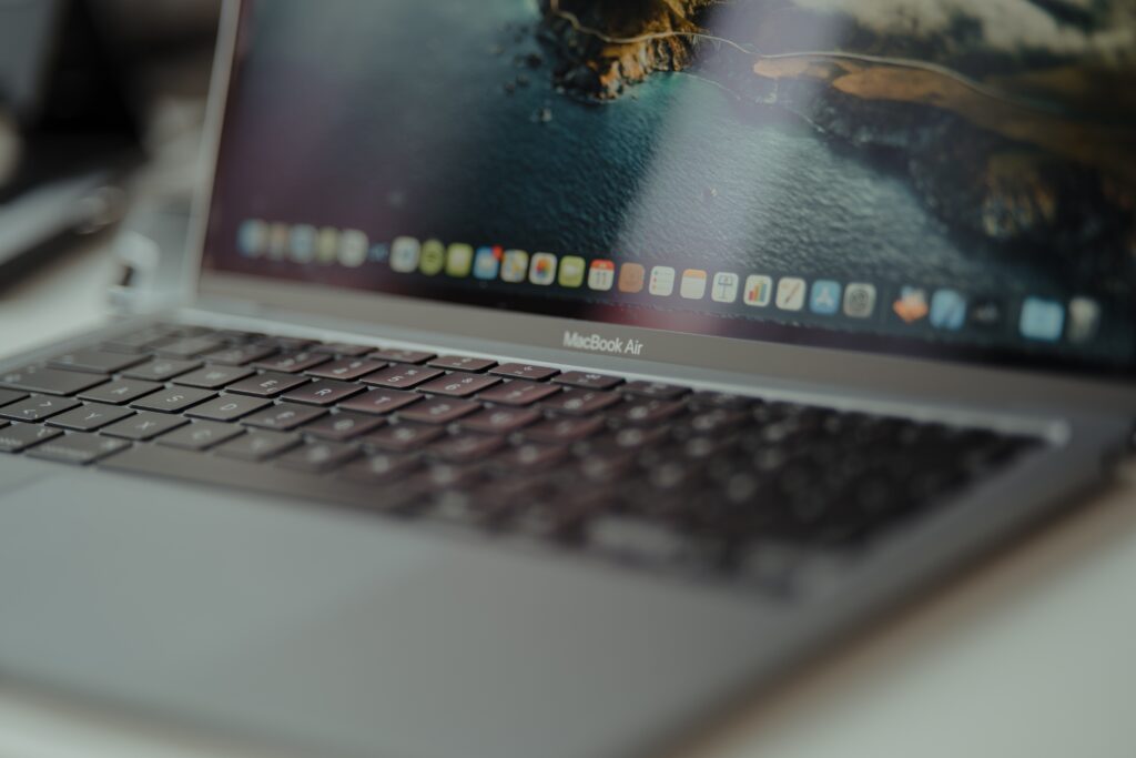 MacBooks for e-Reading: Enhancing Your Digital Reading Experience